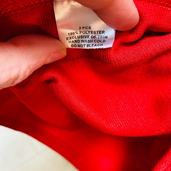 NWT Metrostyle Women's Knit Red Black Trim Asymmetric Tunic Top Size Medium - Picture 8 of 10